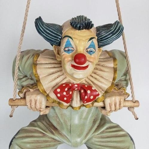 Jun Asilo - Statue, Clown aan trapeze - 45 cm - polyester -, Antiek en Kunst, Curiosa en Brocante