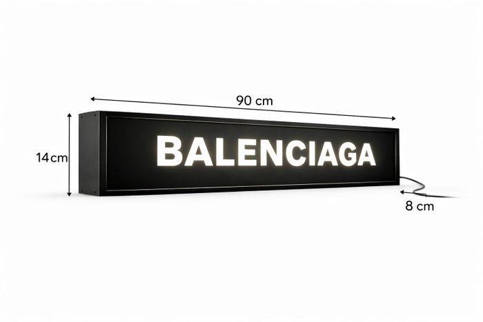Doosvormig uithangbord - Balenciaga - Reclamebord -, Antiek en Kunst, Antiek | Wandborden en Tegels