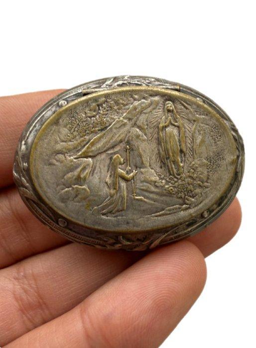 Poudrier antique gothique et ésotérique (ou petite boîte à, Antiquités & Art, Curiosités & Brocante