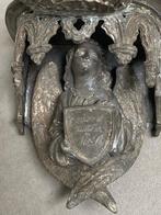 Decoratief ornament - Ornament met wijwaterbakje en engel