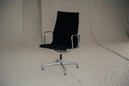 Model EA 117 bureaustoel van Ray Eames voor Herman Miller, Maison & Meubles, Bureaux