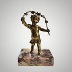 NO RESERVE - sculptuur, Enfant au cercle de fleurs - 19 cm -