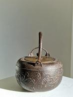 Bouilloire - Un tetsubin en fonte japonaise, fabriqué par