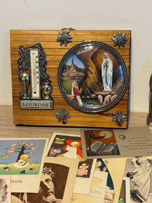 Set van 70 medailles en religieuze voorwerpen (70) - Hout,, Antiek en Kunst, Antiek | Boeken en Manuscripten