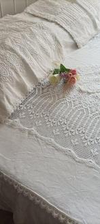 Prachtig linnengoed met grote Guipir-borduursels en, Antiek en Kunst