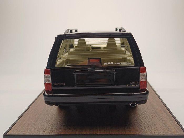 Radscale 1:18 - Voiture miniature - Volvo 960 Estate - Zwart, Hobby en Vrije tijd, Modelauto's | 1:5 tot 1:12