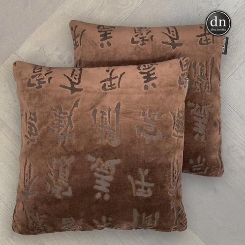 Fendi Casa - Set of 2 new pillows made of Fendi Casa velvet, Antiek en Kunst, Kunst | Designobjecten