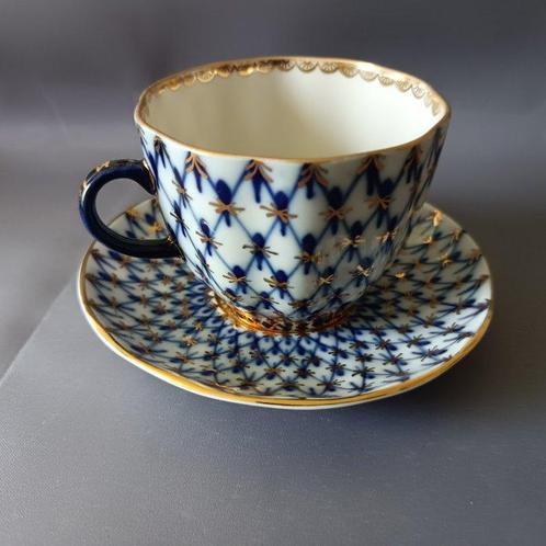 Lomonosov Imperial Porcelain Factory - A.Yatskevich. Tulip, Antiek en Kunst, Antiek | Meubels | Tafels