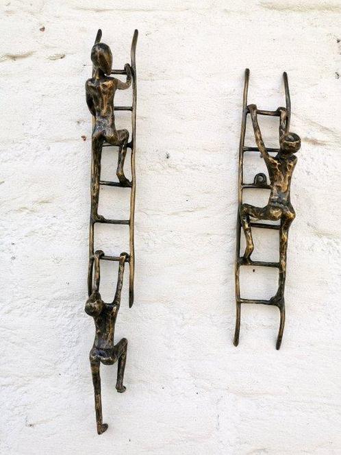 Sculpture, Wall art - climbing ladders - 42 cm - Bronze, Antiek en Kunst, Kunst | Designobjecten