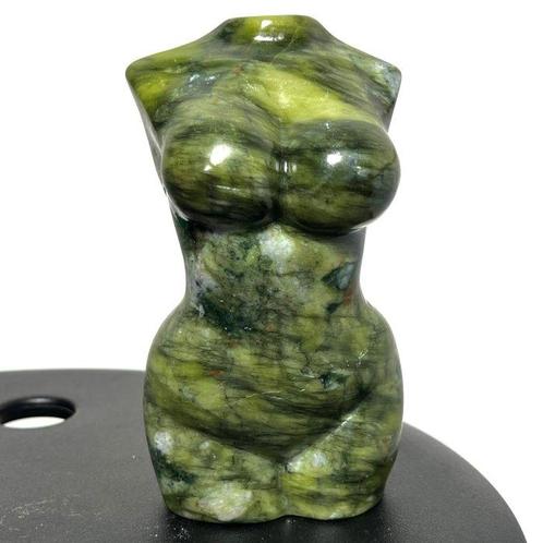 Nefriet Body female - Hoogte: 14.8 cm - Breedte: 7 cm- 1200, Verzamelen, Mineralen en Fossielen