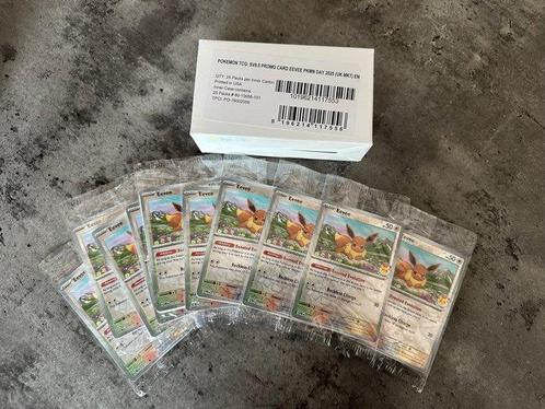 Box with 25 cards Eevee - 074 / 131 Pokemon Day 2025 Cosmos, Hobby en Vrije tijd, Verzamelkaartspellen | Pokémon