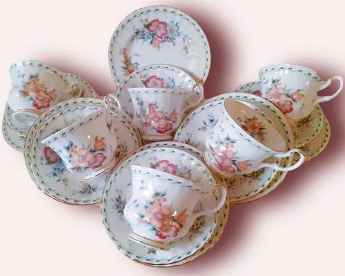 ROYAL ALBERT Constance - Tafelservies (18) -, Antiek en Kunst, Antiek | Meubels | Tafels