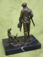 after Archibald Thorburn - sculptuur, Hunter with Hound - 1