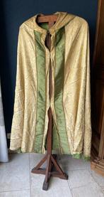 Objets religieux et spirituels - Or, peluches, soie, tissu,