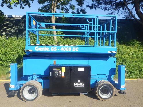 Veiling: Schaarhoogwerker Genie GS-4069DC Elektrisch 14.12m, Zakelijke goederen, Machines en Bouw | Liften, Steigers en Ladders