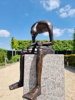 sculptuur, Abstract seated human - 50 cm - Brons