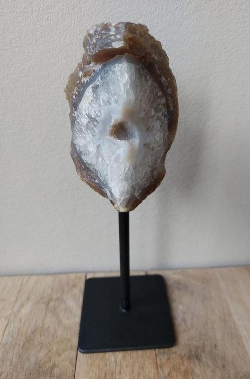 Natuur Agaat op Metalen Standaard - Witte Agaat met Zwart..., Antiek en Kunst, Antiek | Glaswerk en Kristal, Ophalen of Verzenden