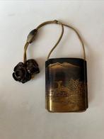 Inro avec un maki-e très beau représentant un cerf dans un, Antiquités & Art