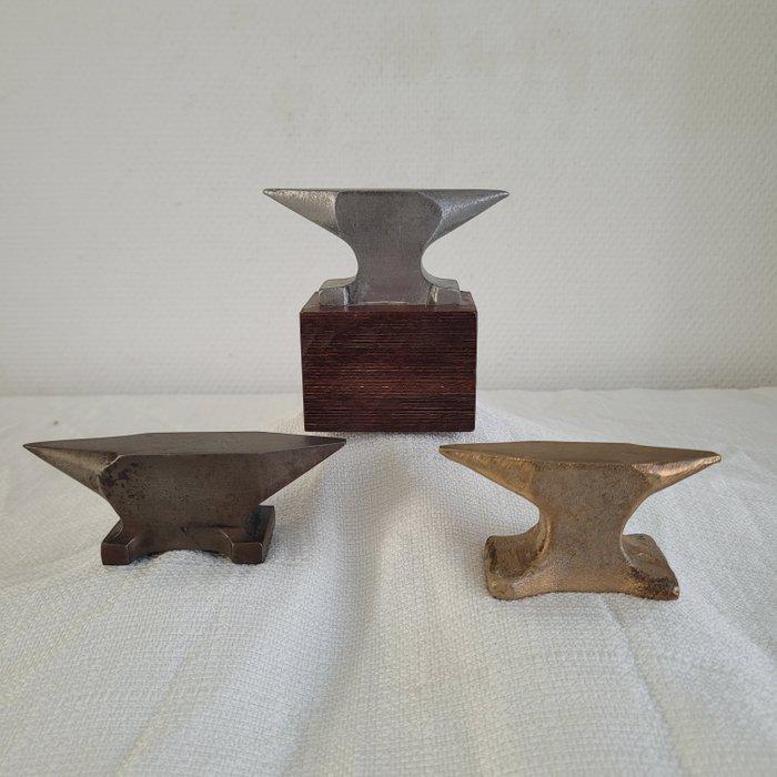3 Juweliers Aambeelden - Werkgereedschap Industrial, Antiek en Kunst, Antiek | Wandborden en Tegels
