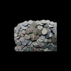 Romeinse Rijk Lot of 300 Æ coins (3/4th-5th century AD), Postzegels en Munten