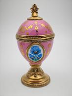 Fabergé ei - House of Fabergé De Slaapwacht Pronkviooltje