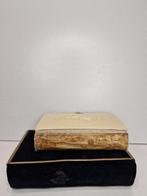 (Not specified; official liturgical publications) -, Antiek en Kunst