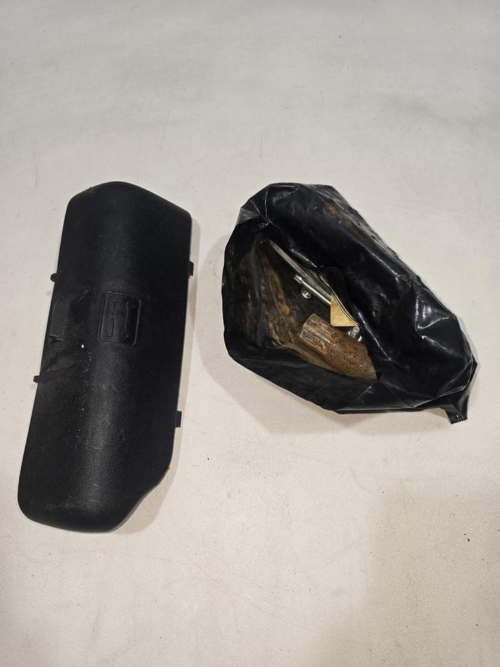 Piaggio Mp3 250 LT 2009 / Afdek kap gereedschap in buddy MET, Vélos & Vélomoteurs, Pièces de cyclomoteur | Scooters, Enlèvement ou Envoi