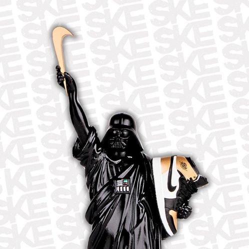 SKE - URBANFORCE - Gold Dark Vador, Antiek en Kunst, Kunst | Designobjecten