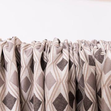 Jacquardweefsel met geometrische ruitpatronen – Elegant beschikbaar voor biedingen