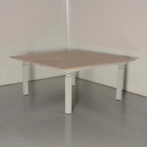Ahrend zit-sta tafel - 160 x 160 cm, Zakelijke goederen, Kantoor en Winkelinrichting | Kantoormeubilair en Inrichting, Gebruikt