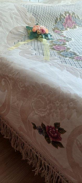 Kostbare sprei uit de tijd van grootouders, gemaakt van, Antiek en Kunst, Antiek | Tapijten, Tafelkleden en Textiel
