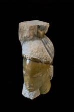 Votieve Afrikaanse kop in Mbigou-steen - Gabon (Zonder