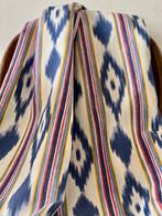 Largeur double. Tissu exclusif imprimé ikat ethnique pour