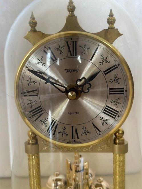 Klok - Trenkle – Jahresuhr unter Glasdom – Quarzwerk, Höhe, Antiek en Kunst, Curiosa en Brocante