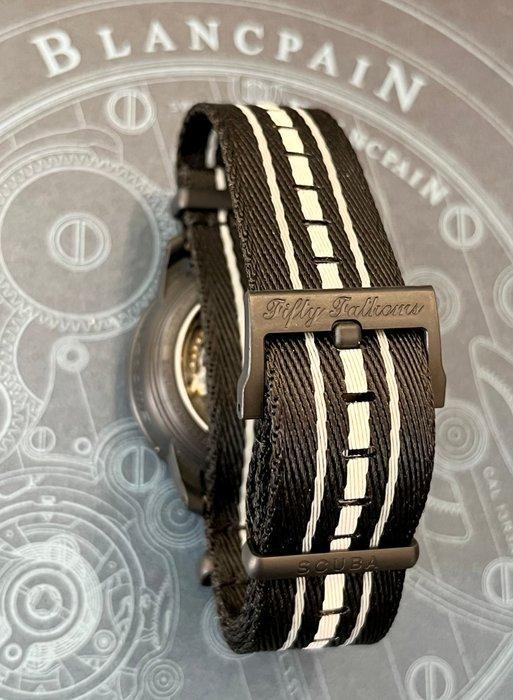 Swatch Blancpain Scuba - Fifty Fathoms “Ocean of Storms” -, Handtassen en Accessoires, Horloges | Heren