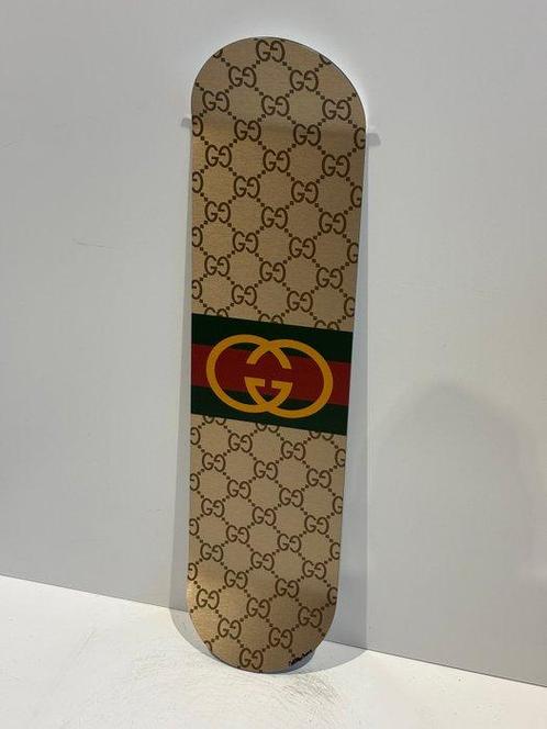 Rob VanMore - Skating by Gucci, Antiek en Kunst, Kunst | Designobjecten