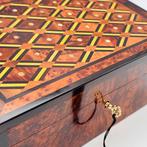 Sieradendoos - Hout (Thuya), hout, parelmoer, marqueterie,, Antiek en Kunst