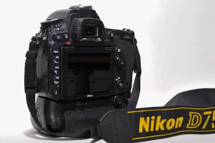 Nikon D750 with MB-D16 batterypack and Nikkor AF-s 24-120, Audio, Tv en Foto, Fotocamera's Digitaal