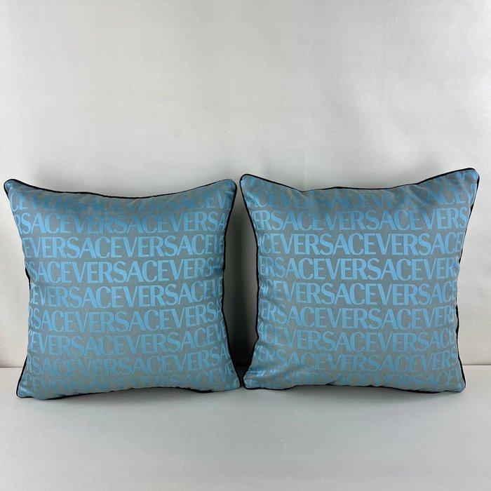 Versace Nouveau ensemble de deux - Coussin, Antiek en Kunst, Antiek | Tapijten, Tafelkleden en Textiel