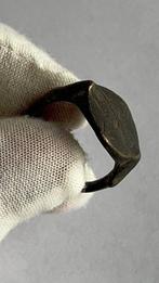 Item 110. Islamitisch Brons Ring - Middeleeuwen 10e–14e eeuw