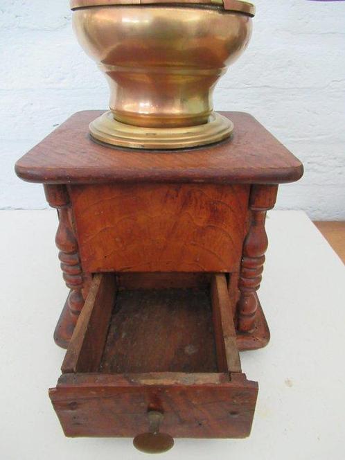 Koffiemolen - Koper, Hout - Zware Duitse koffie molen, Antiek en Kunst, Antiek | Keukengerei