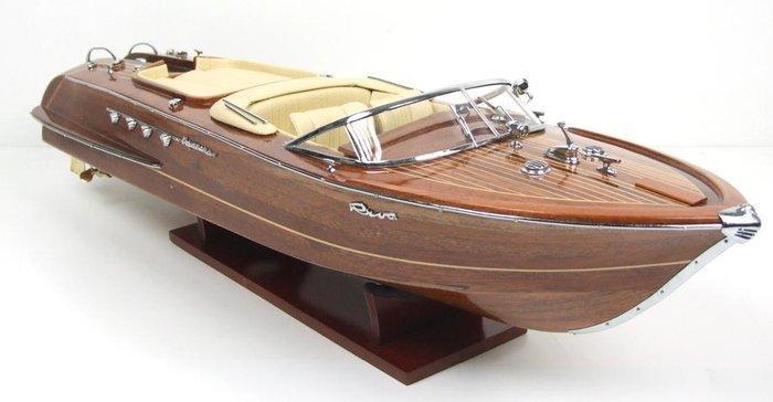 maquette luxe riva Aquarama bois couleur Naturel vernit 67cm, Hobby en Vrije tijd, Modelauto's | 1:5 tot 1:12