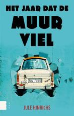 Het jaar dat de muur viel 9789089647788 Jule Hinrichs, Boeken, Verzenden, Zo goed als nieuw, Jule Hinrichs