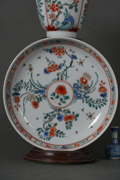 Kangxi (1662-1722) - Kop en schotel - Plum Blossom, Peonies,, Antiek en Kunst, Antiek | Overige Antiek