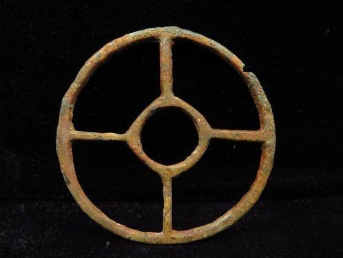 Romain antique Bronze Pendentif Rota Fortunae/Roue de la, Handtassen en Accessoires, Antieke sieraden