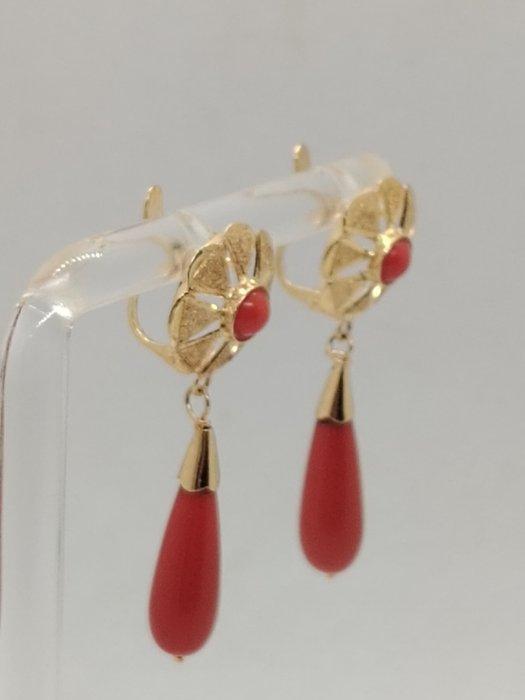 Hangoorbellen - 18 karaat Geel goud Koraal, Handtassen en Accessoires, Antieke sieraden