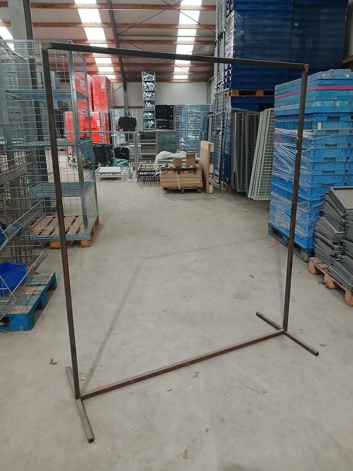 Confectierek metaal gebruikt B186xH163 cm met wielen, Articles professionnels, Aménagement de Bureau & Magasin | Entrepôt, Rayonnage & Stockage