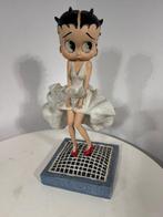 sculptuur, Figure statuina da collezione in resina BETTY, Antiek en Kunst