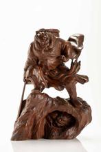 Hout - Een krachtig en groot boxwood-okimono dat Shoki