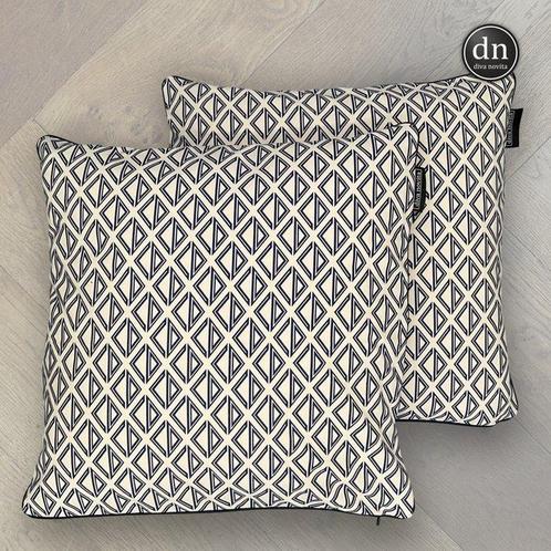 Dior Paris  - Set of 2 new pillows made of Christian Dior, Antiek en Kunst, Antiek | Tapijten, Tafelkleden en Textiel
